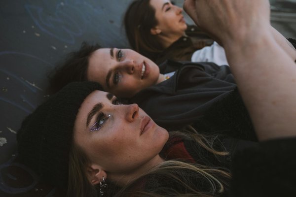 Scopri le Tendenze Moda Donna Che Illuminano la T